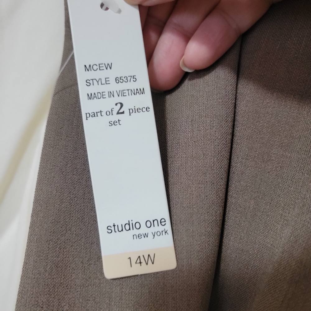 Studio One Women's Plus-Size Color-Block Jacket and Dress - Picture 8 of 8